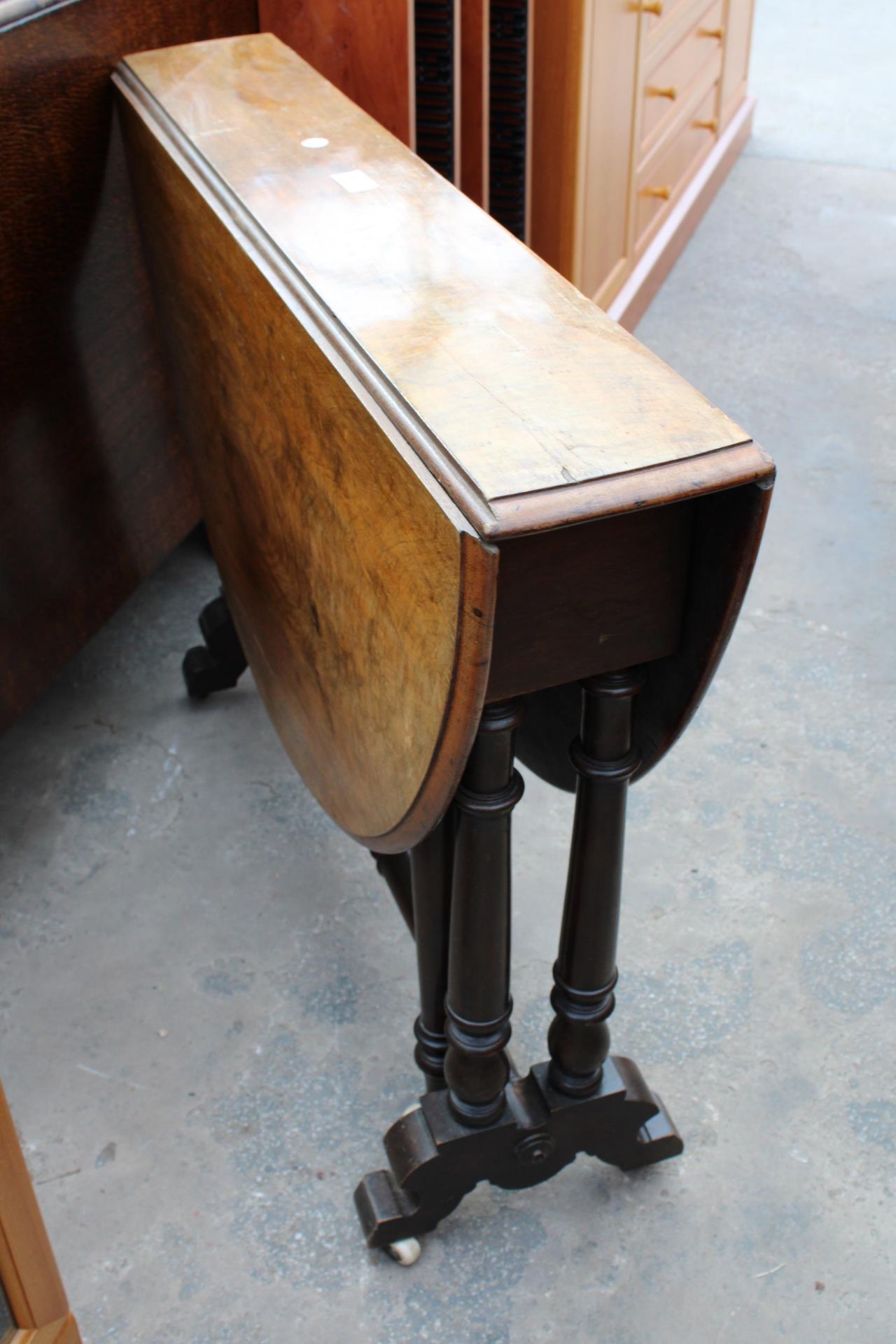 A VICTORIAN WALNUT SUTHERLAND TABLE 41.5" X 35" OPENED - Image 2 of 4