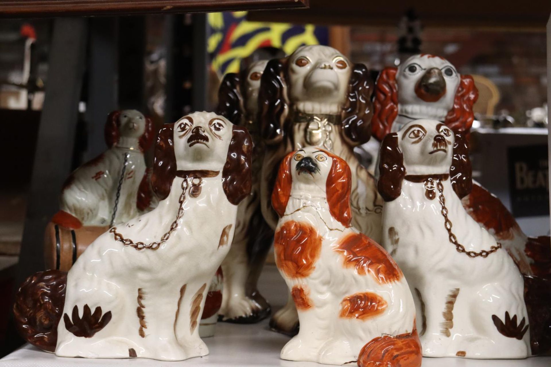 SEVEN VINTAGE STAFFORDSHIRE SPANIELS OF VARYING SIZES - 1 A/F