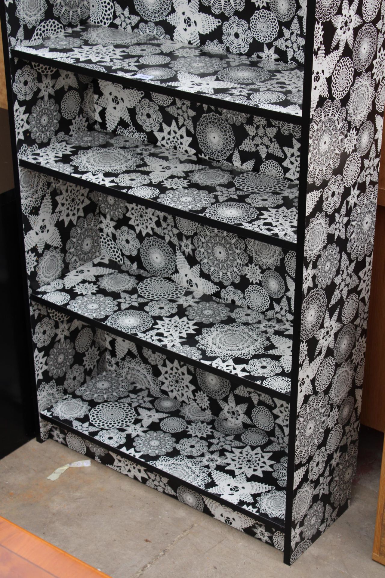 A MODERN SIX TIER OPEN BOOKSHELF WITH BLACK AND WHITE DECORATION DEPICTING DOILIES, 31.5" WIDE - Image 3 of 3