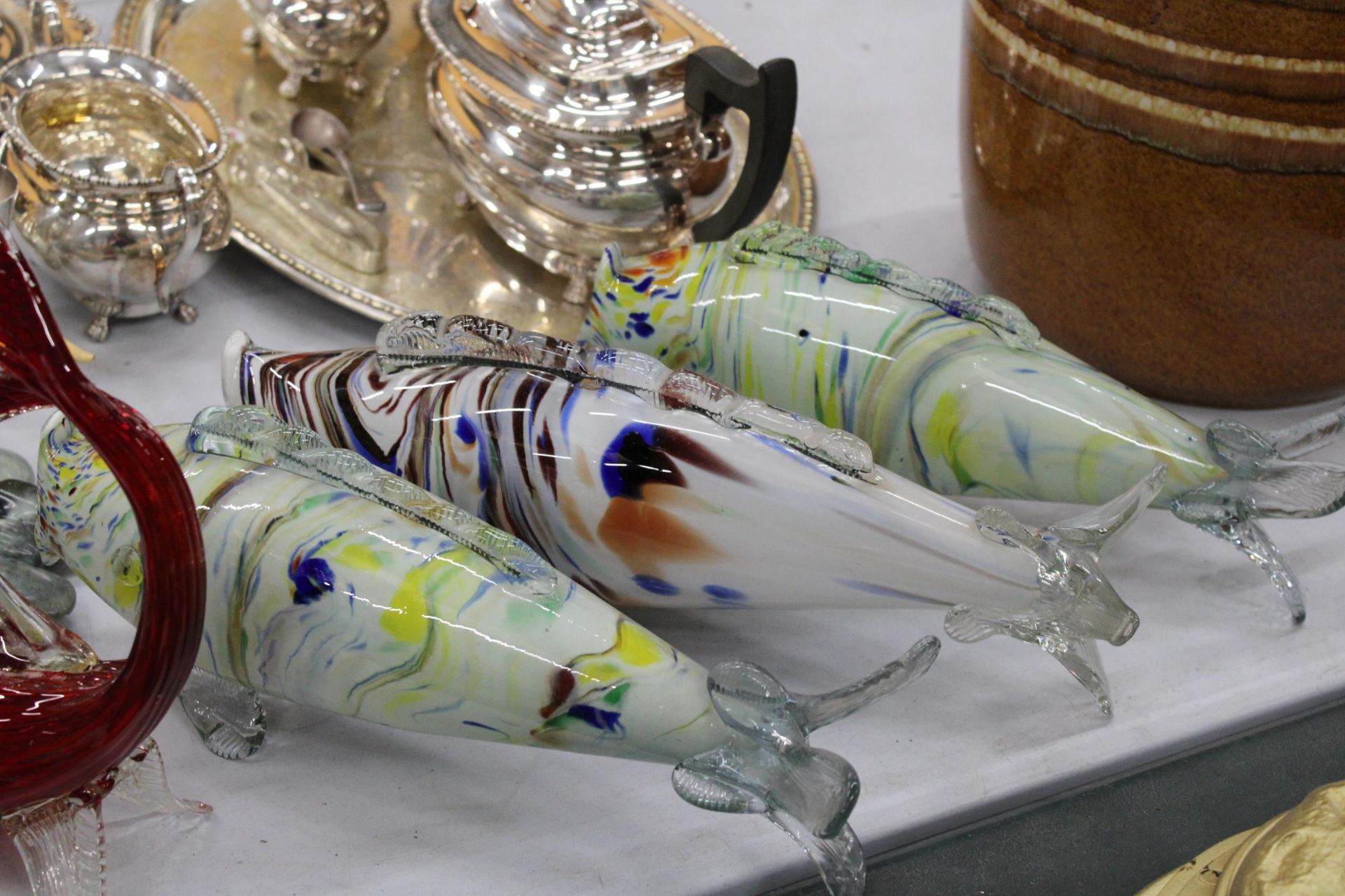 FIVE LARGE MURANO STYLE GLASS FISH - Image 5 of 5