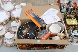 AN AS NEW AND BOXED LE CREUSET CAST IRON FONDUE SET