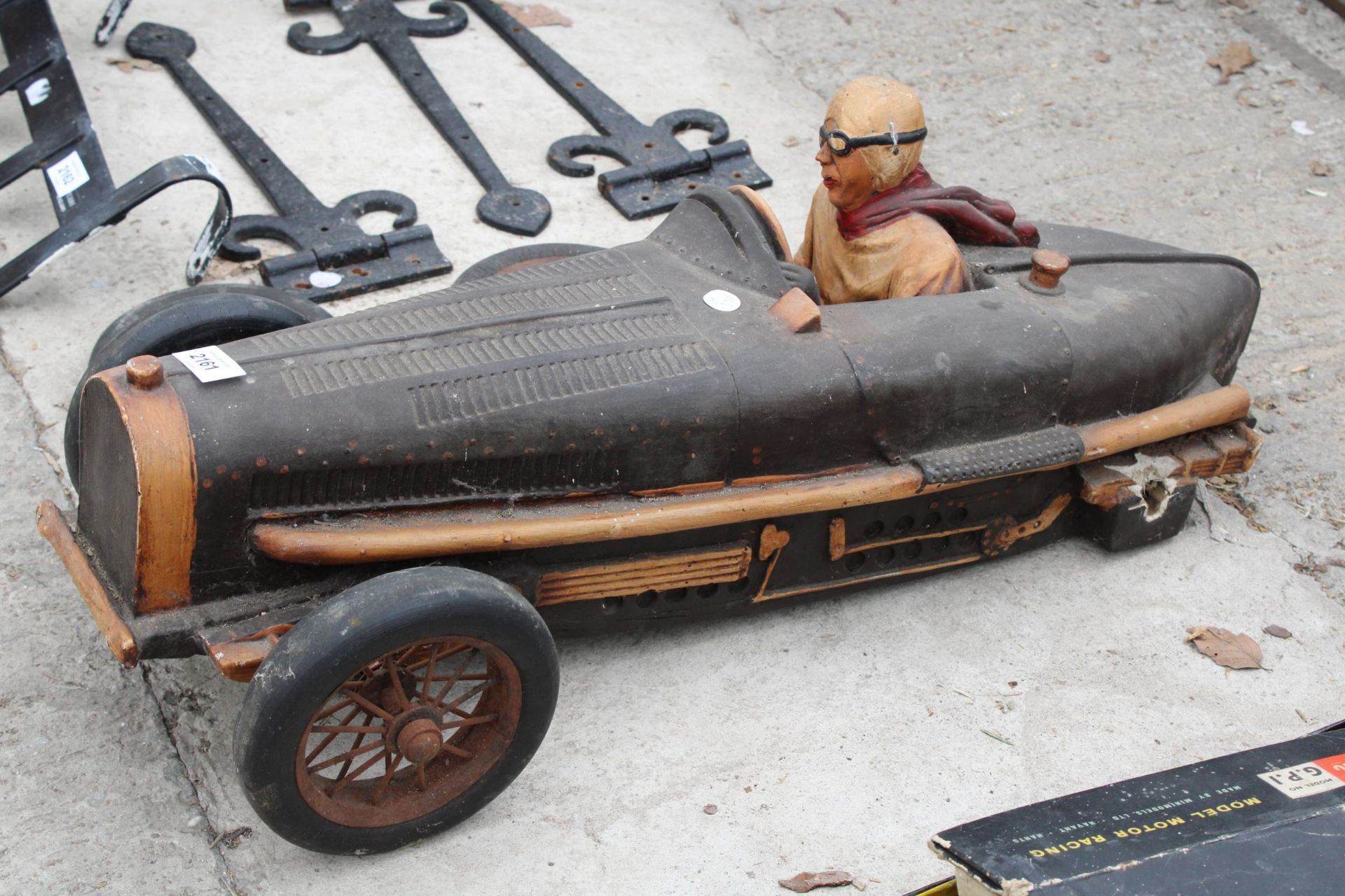 A VINTAGE WOODEN MODEL RACE CAR - Image 4 of 4