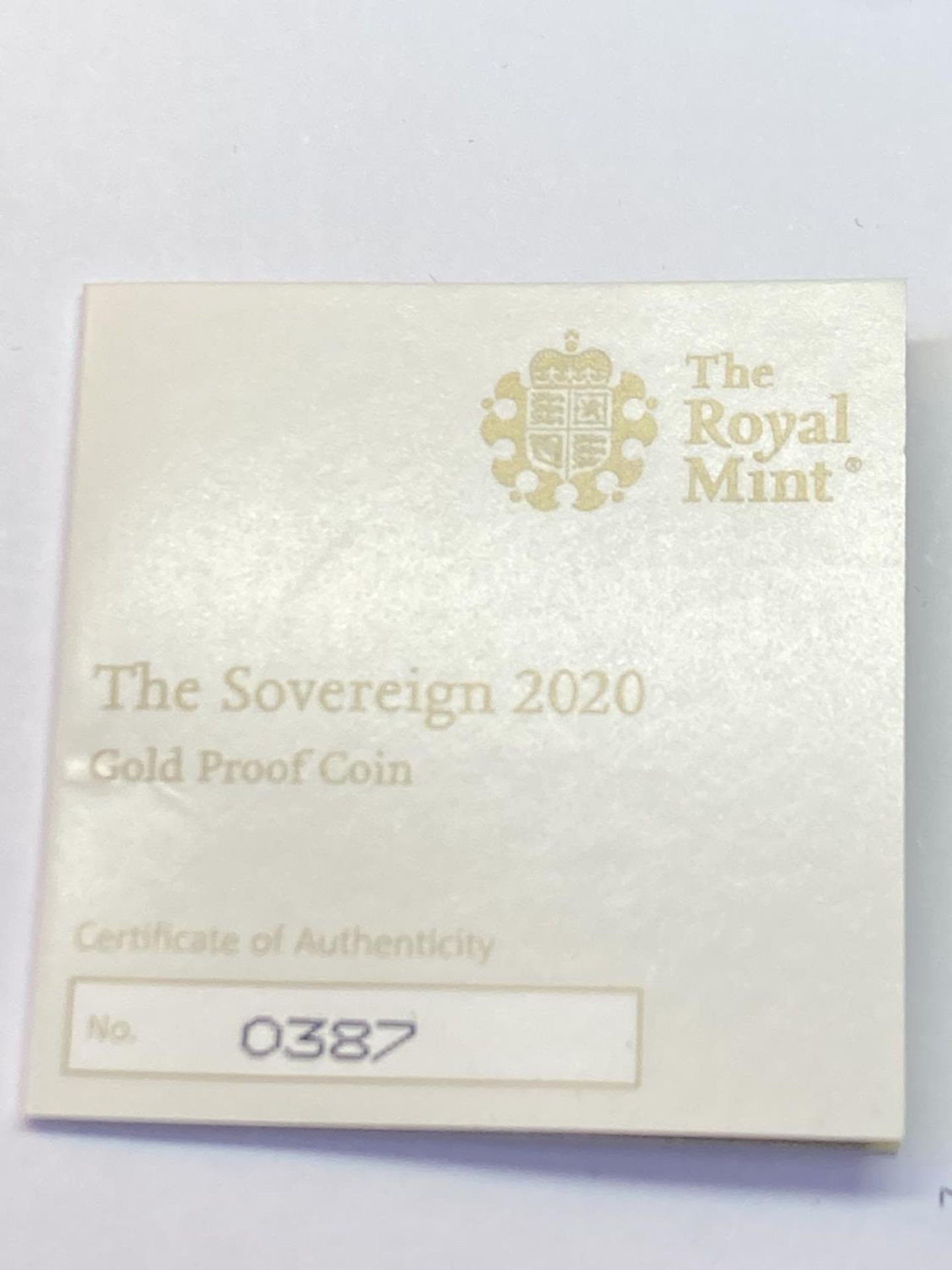 A 2020 THE SOVEREIGN GOLD PROOF LIMITED EDITION NUMBER 387 OF 7,995 IN A WOODEN BOXED CASE - Image 4 of 5