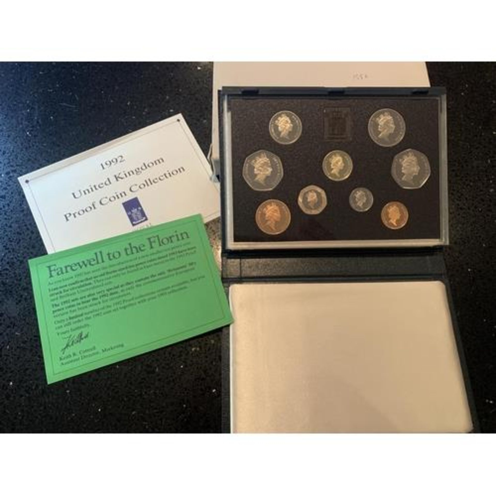 A UK 1992 PROOF COIN COLLECTION . BOXED WITH COA