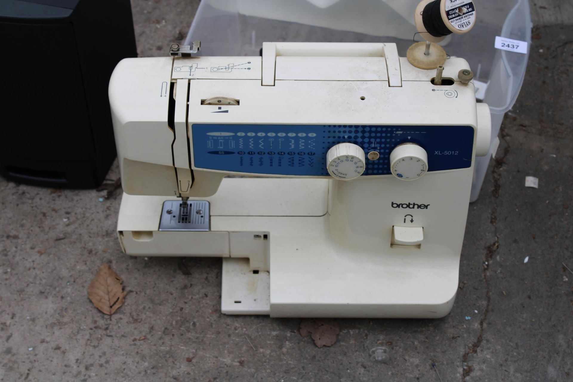 A BROTHER ELECTRIC SEWING MACHINE WITH FOOT PEDAL - Image 2 of 3