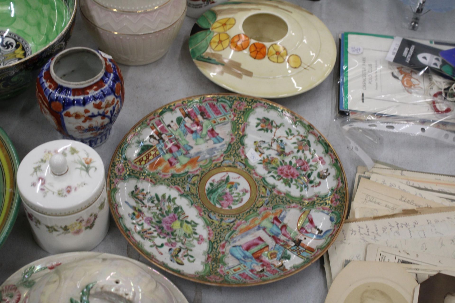 A LARGE QUANTITY OF CERAMIC ITEMS TO INCLUDE A WEDGWOOD 'THE LONDON JUG', NORITAKE AND MALING BOWLS, - Image 3 of 6