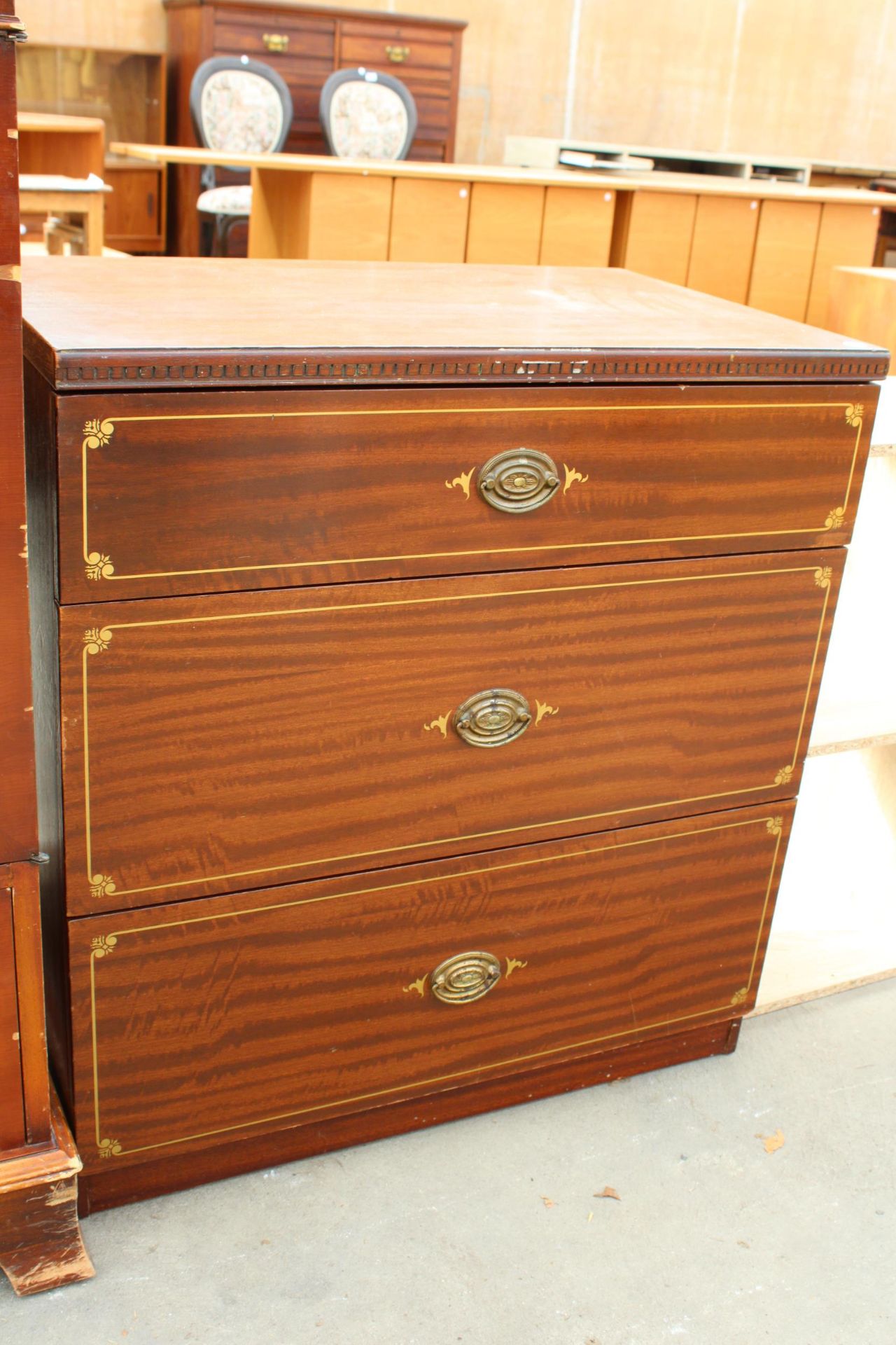 A MODERN MAHOGANY EFFECT PROGRAM CHEST OF THREE DRAWERS, 26" WIDE - Image 3 of 4