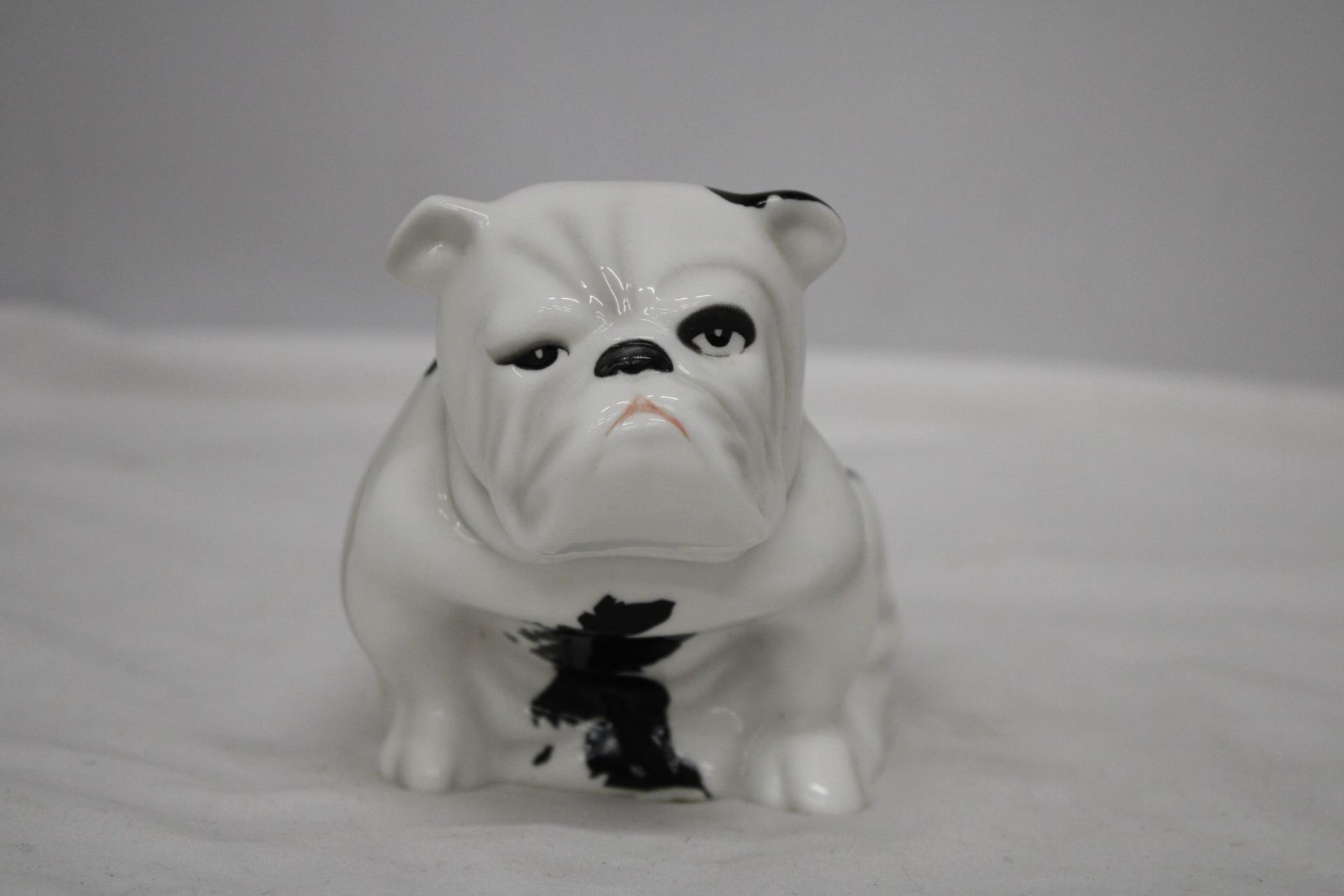 A ROYAL DOULTON LONDON SERIES BULLDOG "PATCH" DD002 - Image 2 of 6