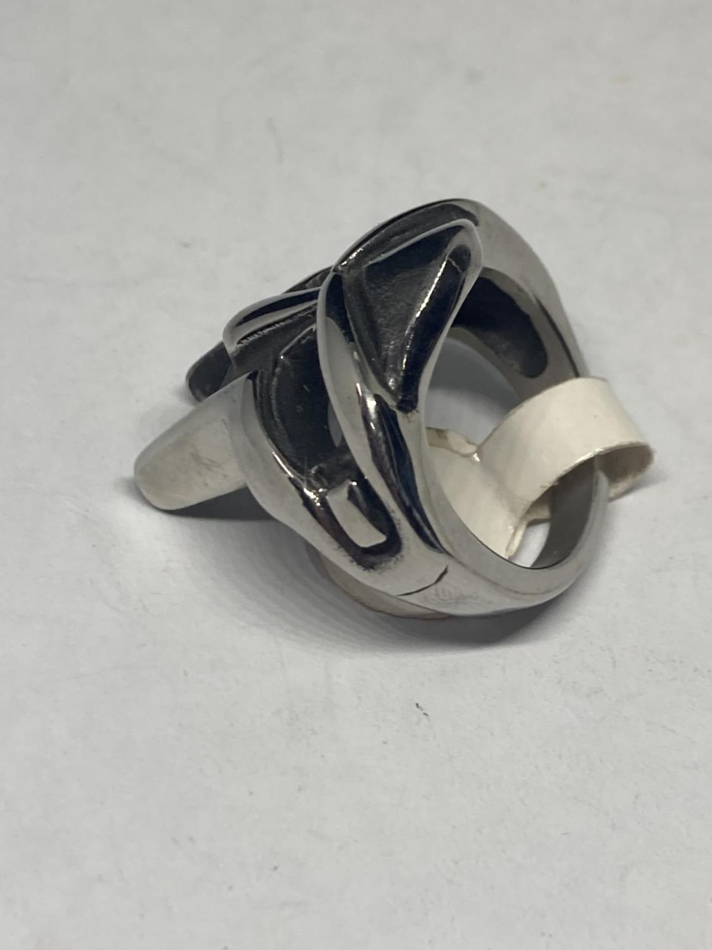 A WHITE METAL SKULL RING SIZE P/Q - Image 2 of 3