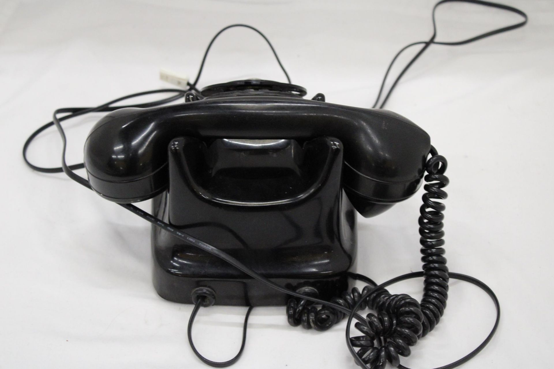 A VERY HEAVY VINTAGE TERRESTIAL TELEPHONE - Image 4 of 5
