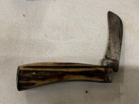 A STAGHORN HANDLE FLAT BOTTOM PRUNER "WHEAT SHEAF" KNIFE, WHEATLEY BROTHERS, SHEFFIELD, c1900