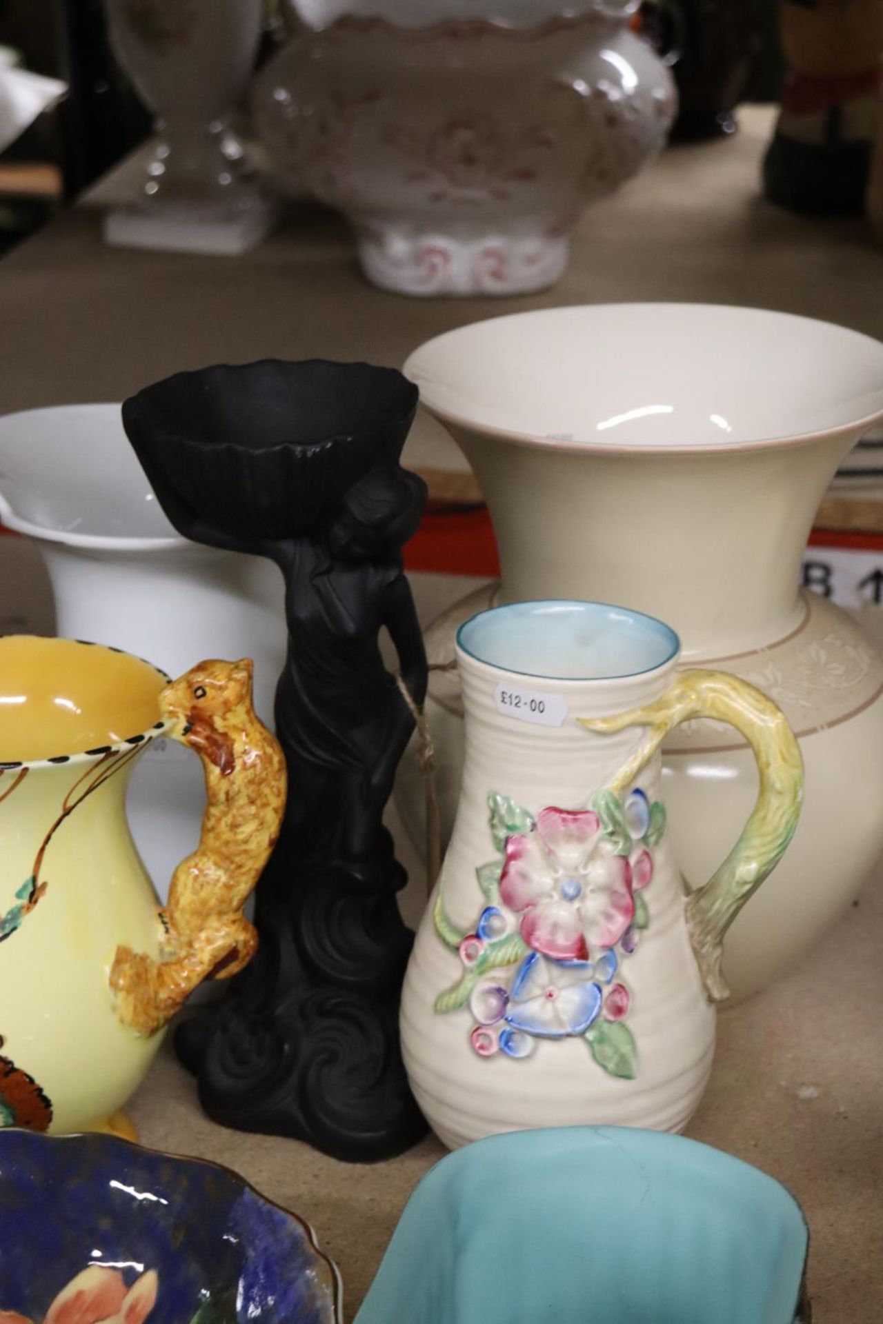 VARIOUS CERAMICS TO INCLUDE A ROYAL DOULTON BOWL AND A BURLEIGHWARE JUG ETC - Image 3 of 5