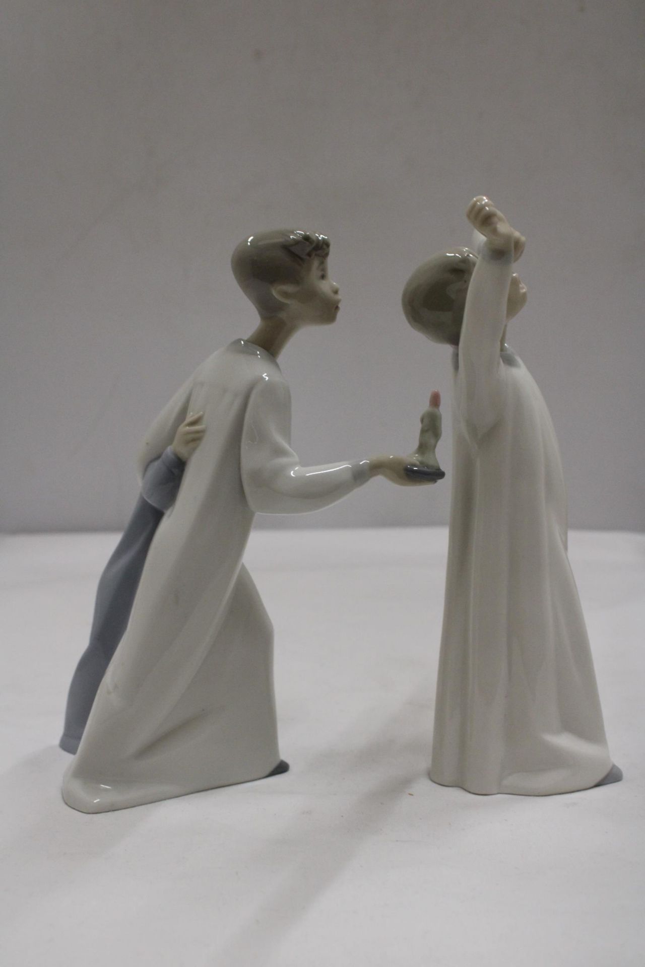 TWO LLADRO FIGURES IN NIGHTGOWNS - Image 5 of 7