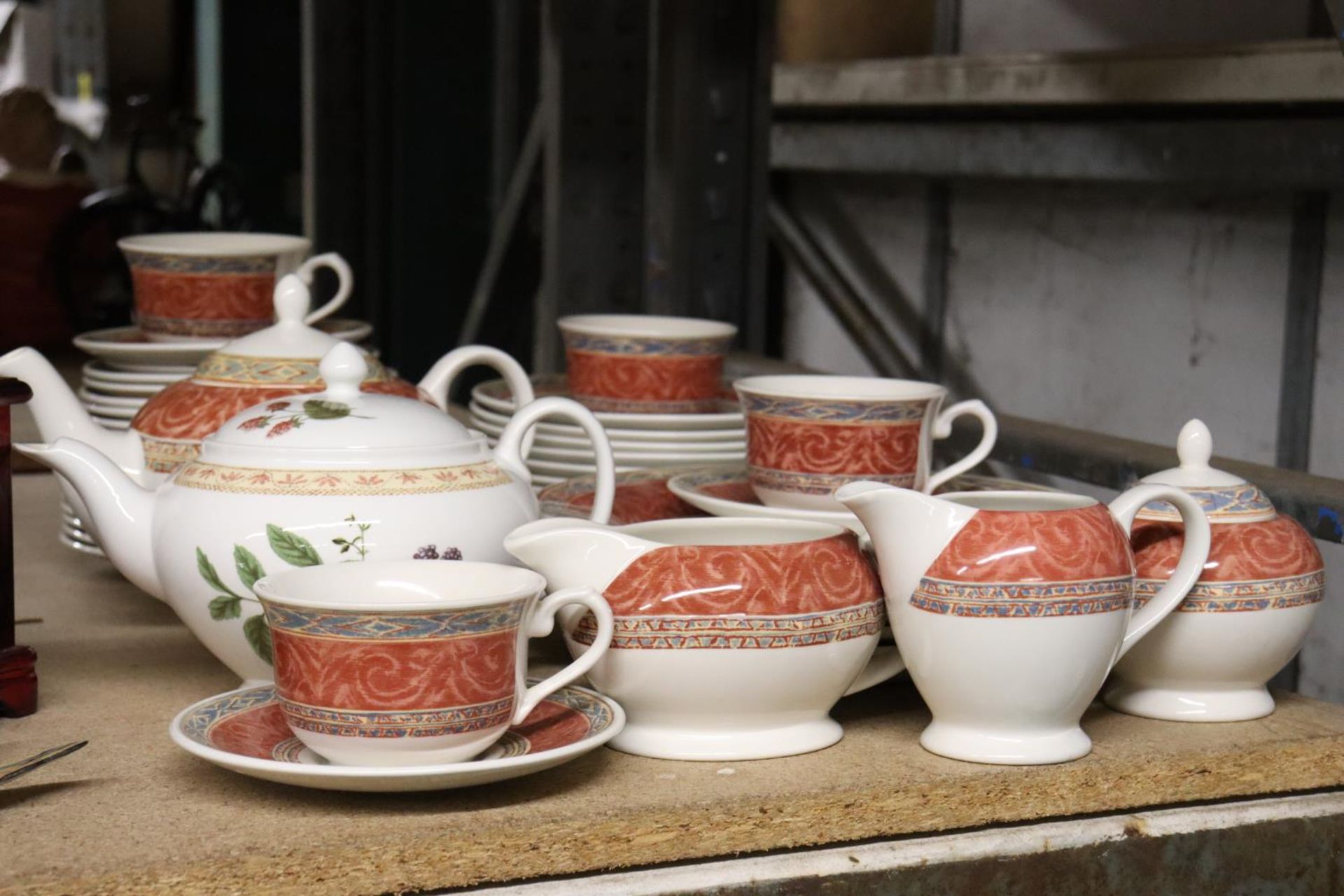 A CHURCHILL PART DINNER SERVICE TO INCLUDE VARIOUS SIZES OF PLATES, BOWLS, TWO TEAPOTS, SAUCE