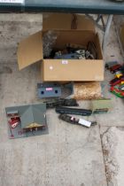 AN ASSORTMENT OF HORNBY TRAIN SET ITEMS TO INCLUDE STATION BUILDINGS, TRAINS AND ACCESSORIES ETC