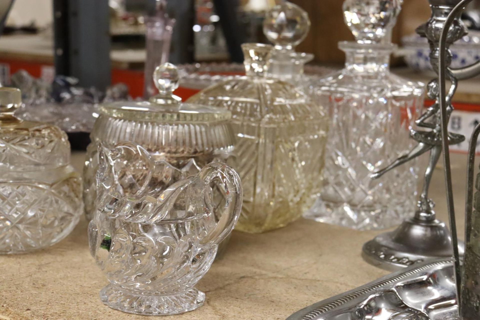 A LARGE QUANTITY OF GLASSWARE TO INCLUDE SUGAR BOWLS, DECANTERS, FOOTED CAKE PLATE, BELL, ETC., - Image 2 of 5