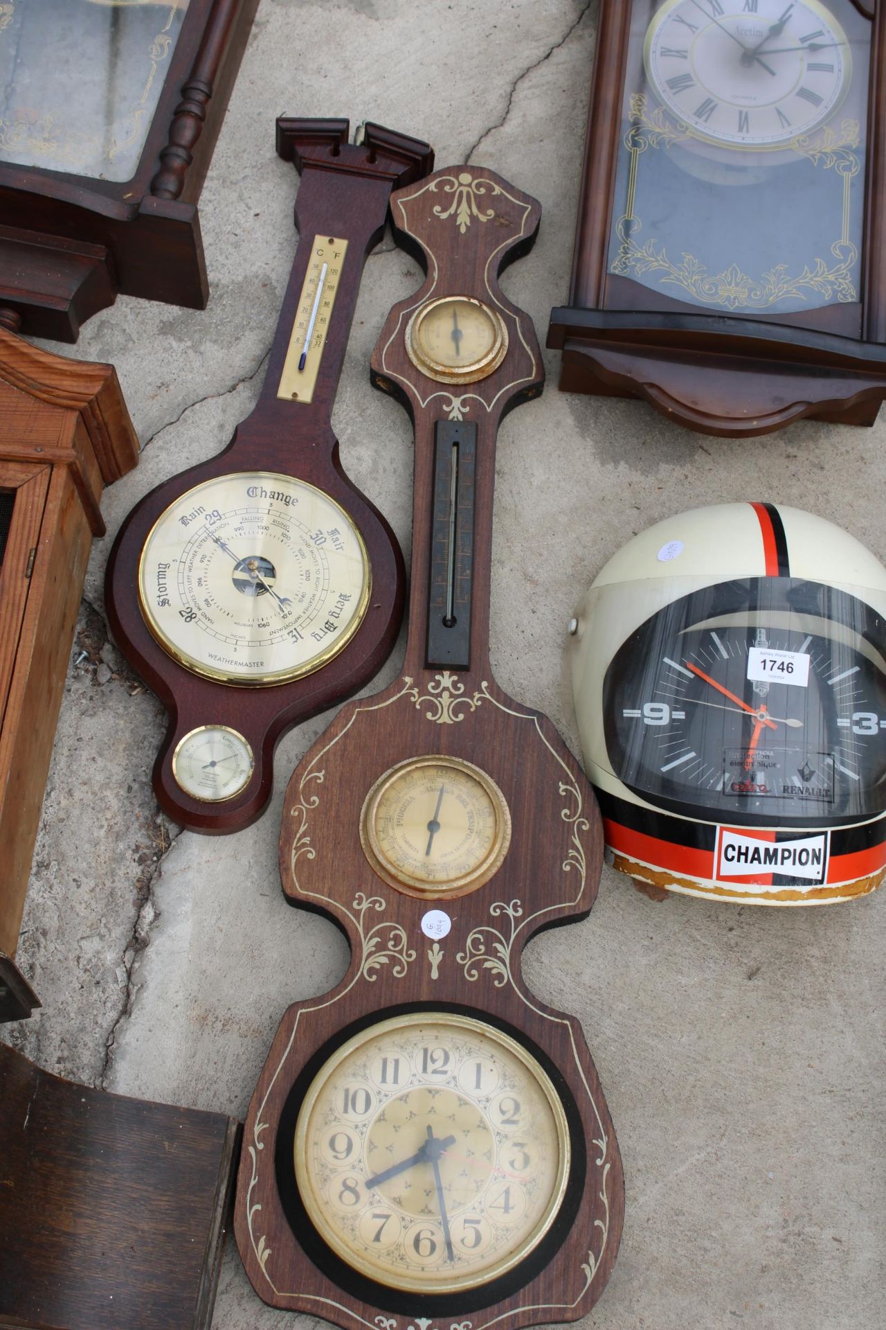 AN ASSORTMENT OF VARIOUS ITEMS TO INCLUDE CLOCKS AND BAROMETERS ETC - Image 3 of 4