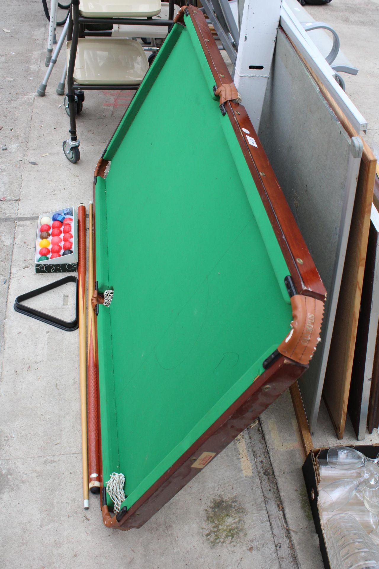 A TABLE TOP POOL TABLE, CUES AND BALLS ETC - Image 3 of 3