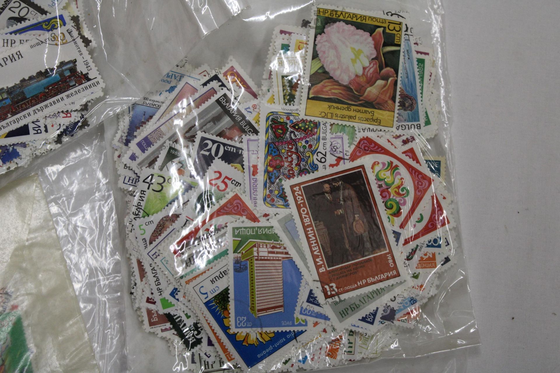 A LARGE COLLECTION OF STAMPS FROM BULGARIA - Image 3 of 5