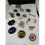 VARIOUS BROOCHES
