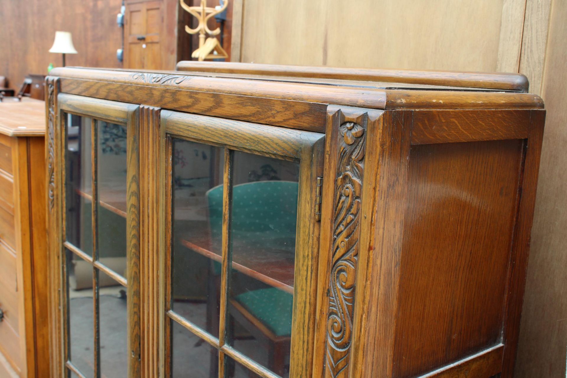 AN EARLY 20TH CENTURY OAK TWO DOOR GLAZED BOOKCASE, 42" WIDE - Image 3 of 3