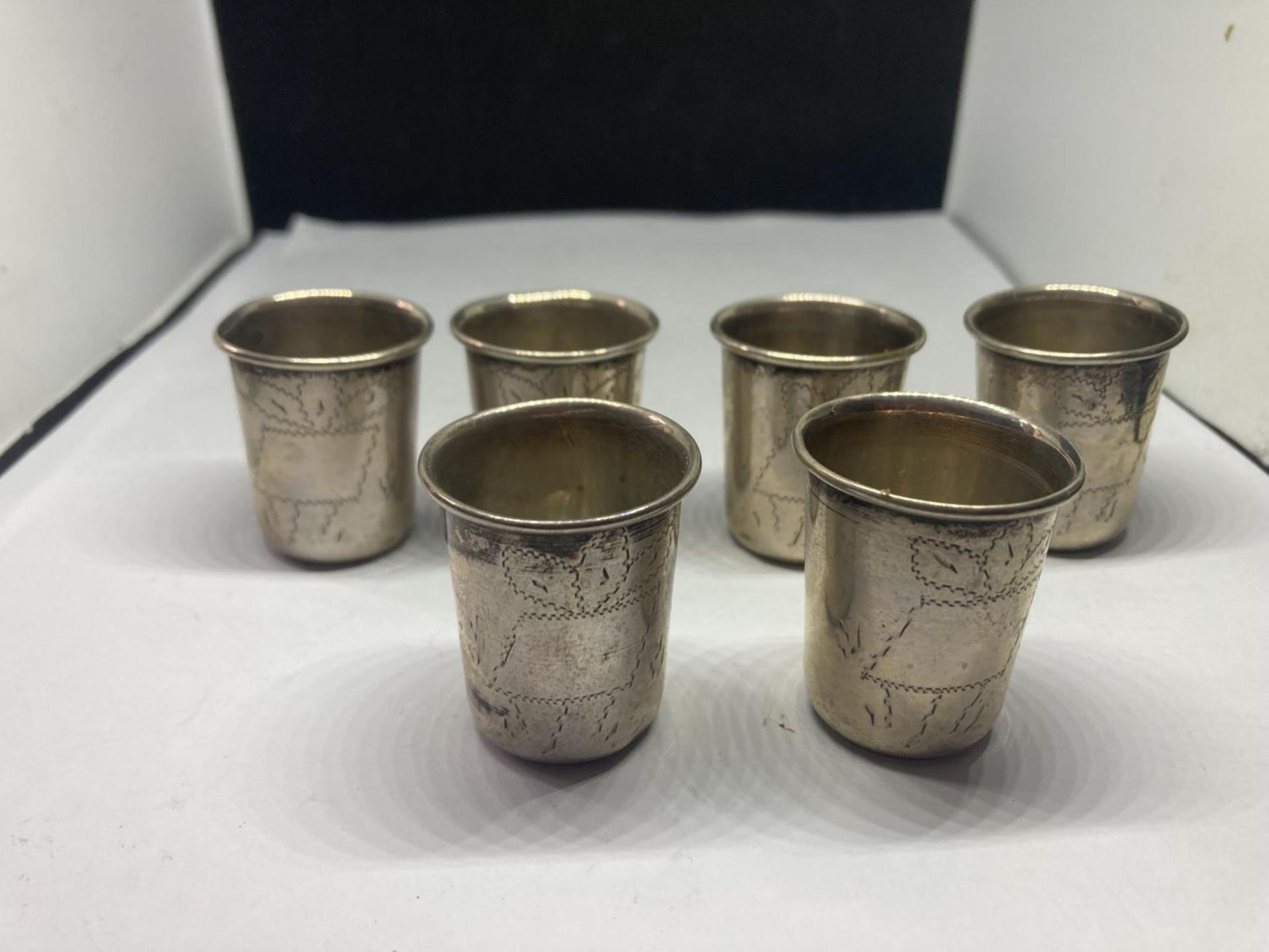 SIX STIRRUP CUPS MARKET LO SILVER 833 GROSS WEIGHT 48 GRAMS
