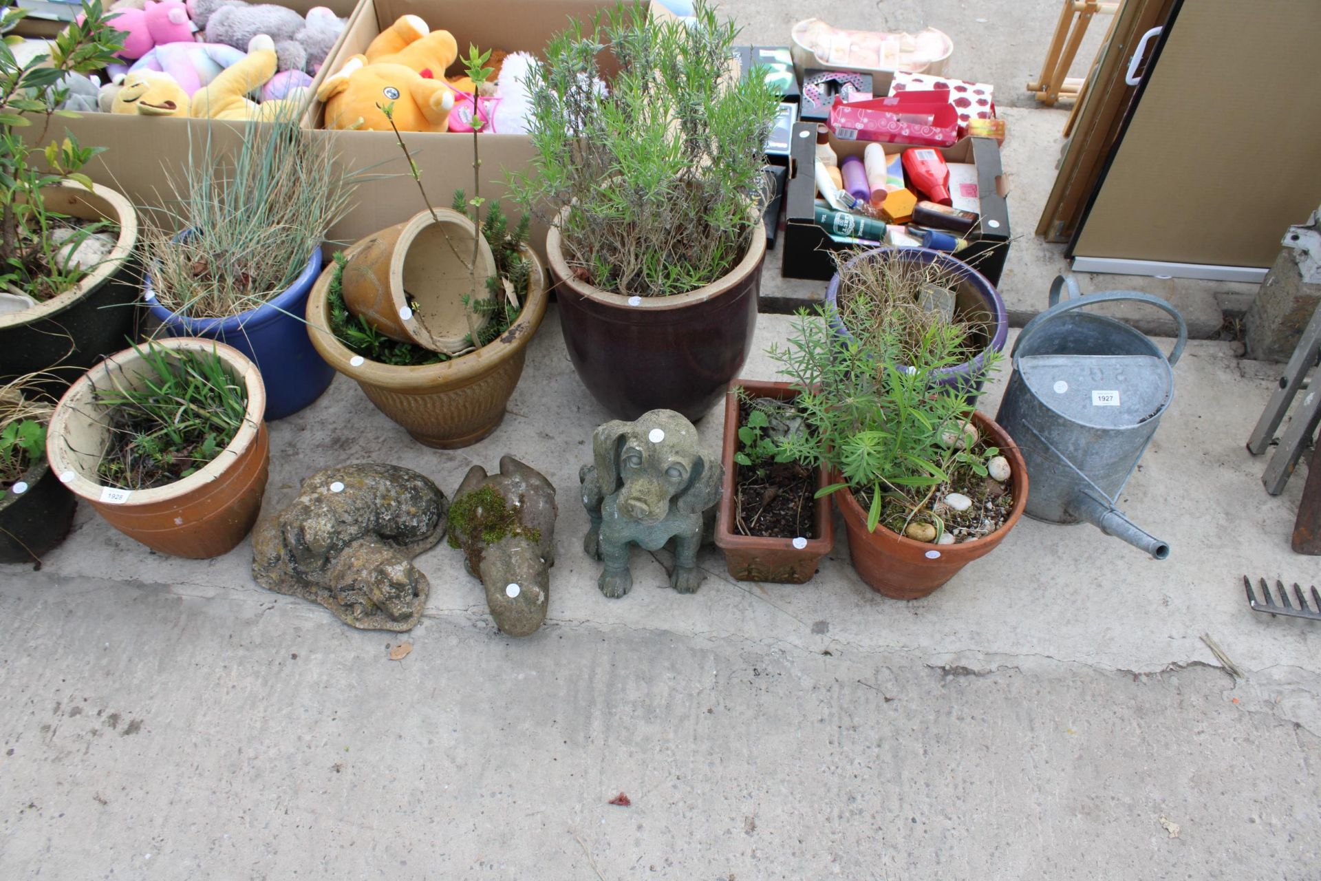 AN ASSORTMENT OF GARDEN ITEMS TO INCLUDE THREE CONCRETE FIGURES, GLAZED POTS AND A GALVANISED
