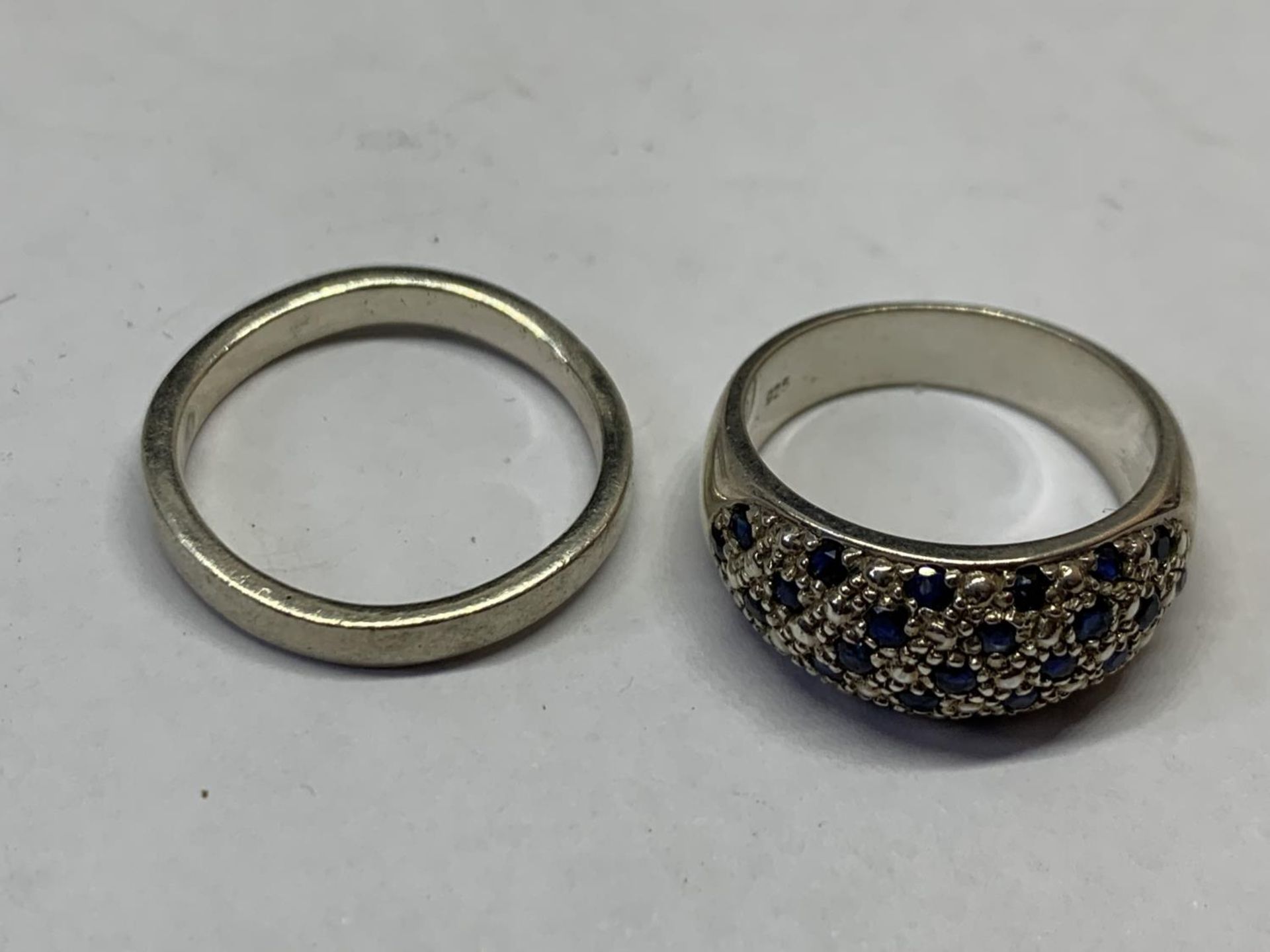 FIVE SILVER RINGS - Image 3 of 3
