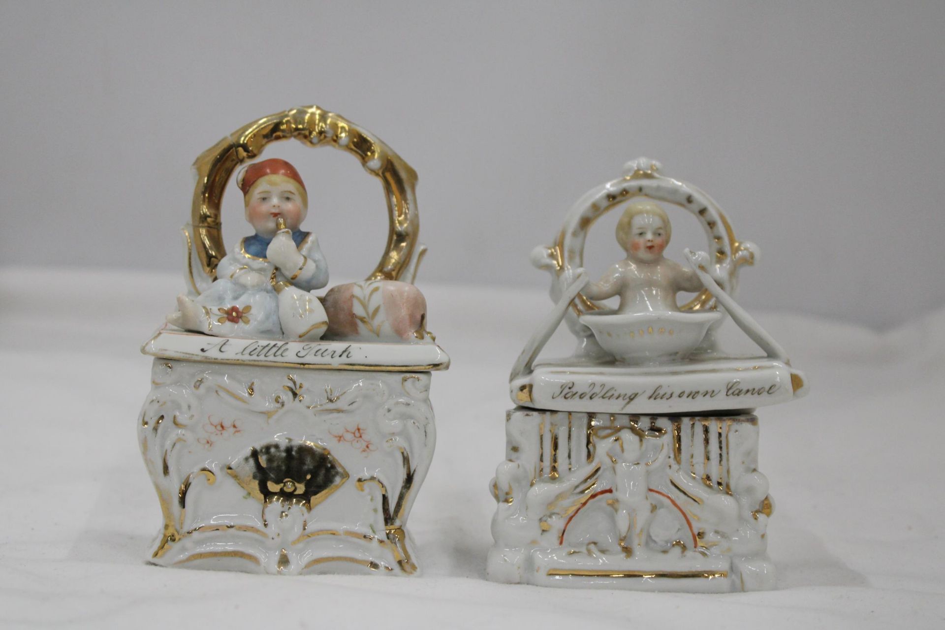 TWO VINTAGE GERMAN CONTA AND BOHME FAIRINGS TRINKET BOXES, TO INCLUDE 'A LITTLE TURK' - RESTORED AND - Bild 2 aus 6