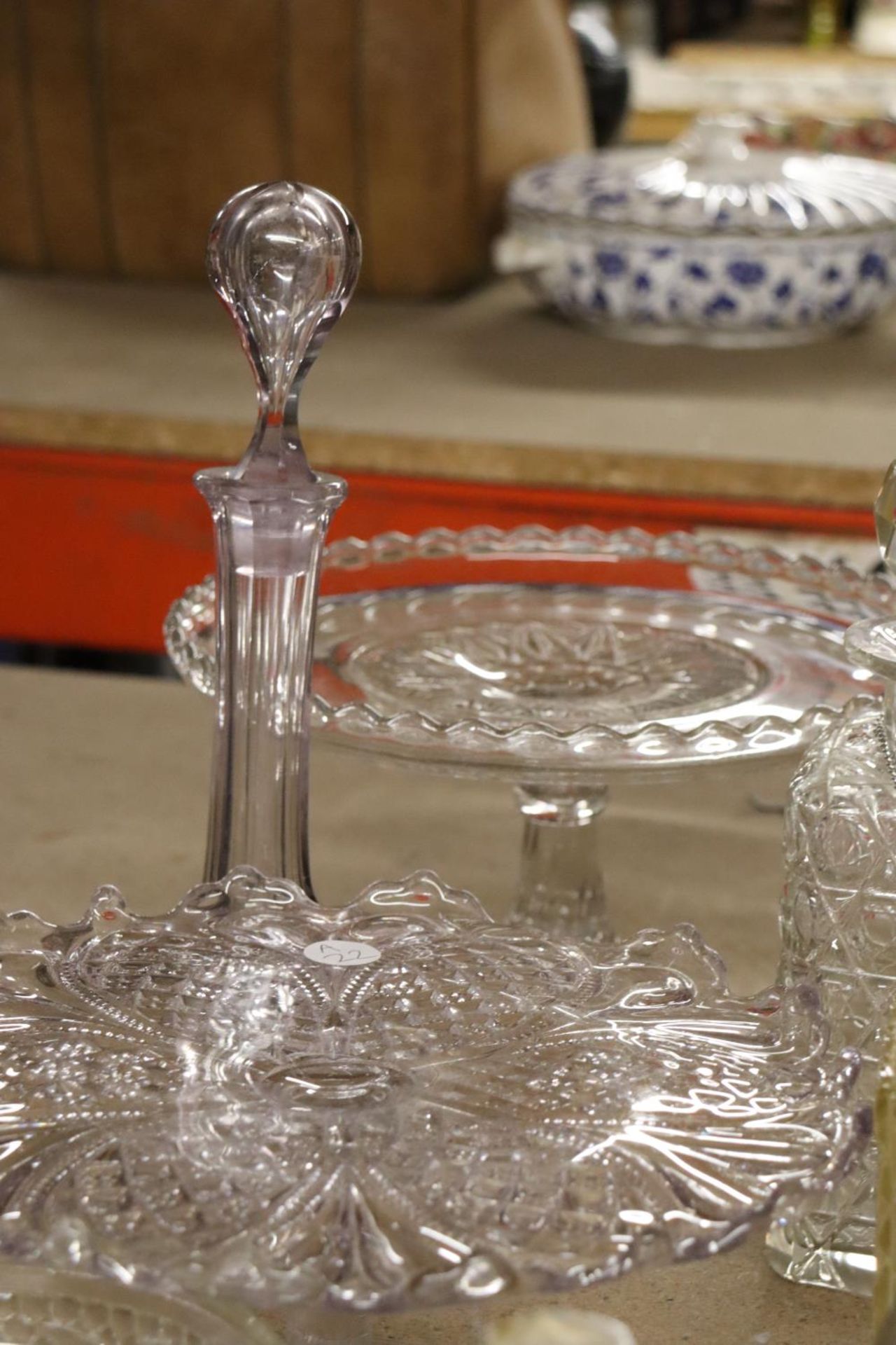 A LARGE QUANTITY OF GLASSWARE TO INCLUDE SUGAR BOWLS, DECANTERS, FOOTED CAKE PLATE, BELL, ETC., - Image 3 of 5