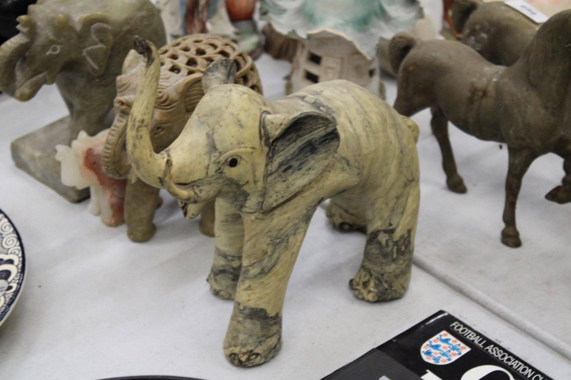 FOUR STONE ELEPHANTS OF VARYING SIZES - Image 2 of 6