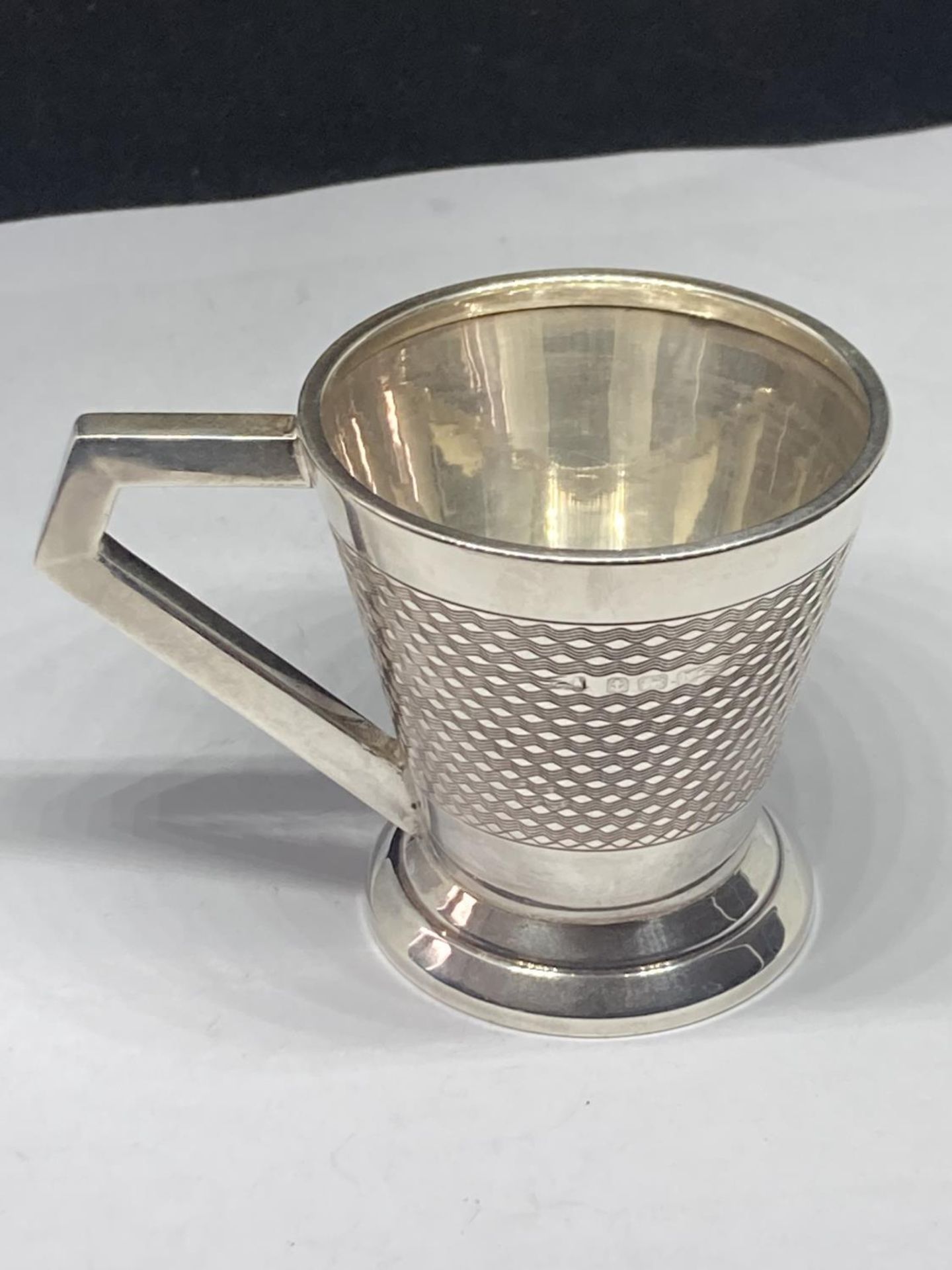 A HALLMARKED BIRMINGHAM SILVER CUP GROSS WEIGHT 75.5 GRAMS (ENGRAVED) - Image 3 of 4