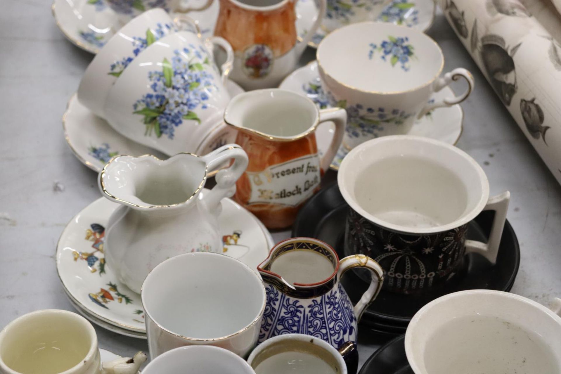 A QUANTITY OF CHINA TO INCLUDE PORTMERION "MAGIC CITY" CUPS AND SAUCERS, REGENCY PART TEASET, - Bild 3 aus 6