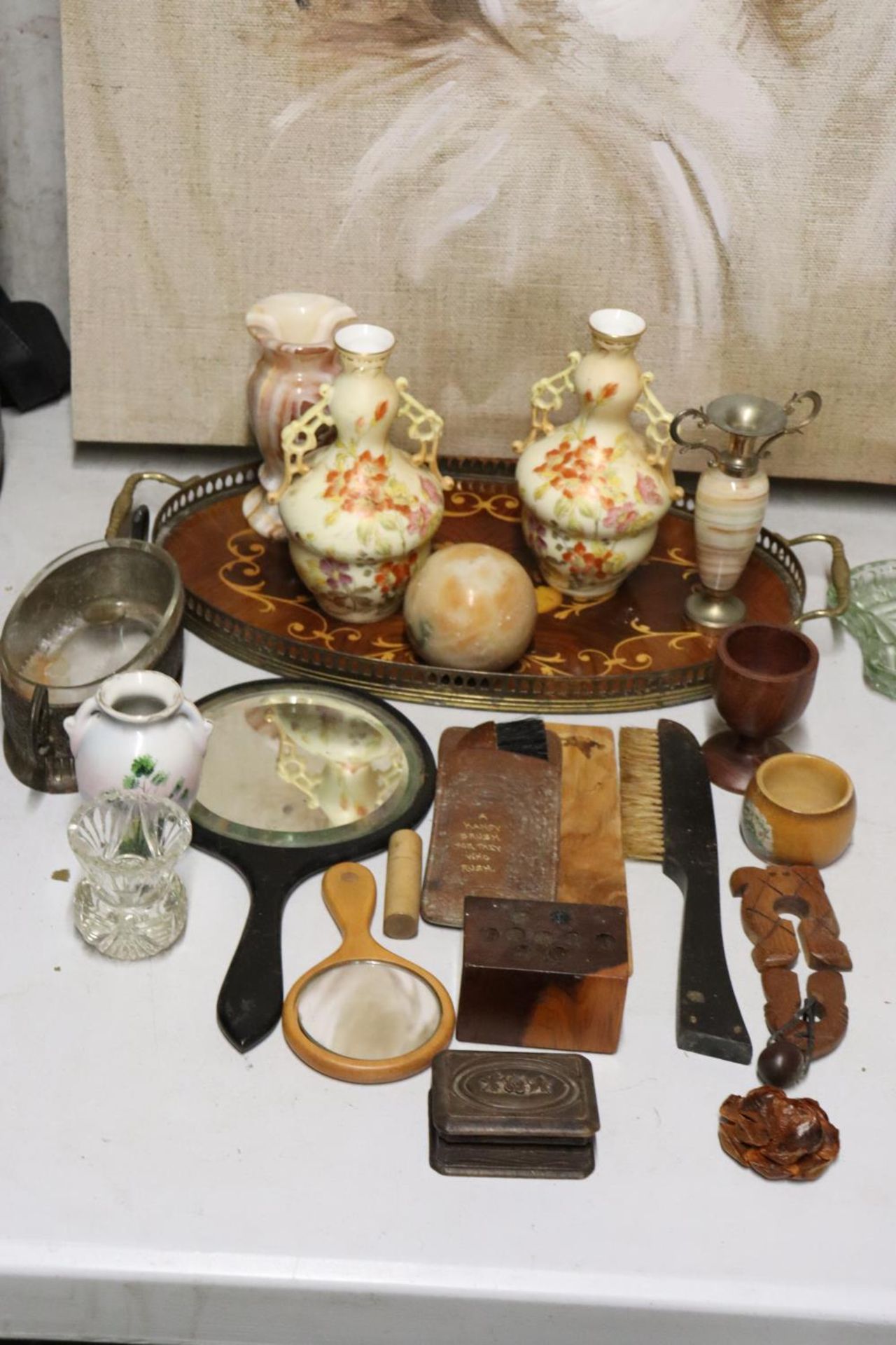 A MIXED LOT TO INCLUDE PORCELAIN VASES, AN INLAID GALLERIED TRAY, STAMP CASE, HAND MIRRORS, TREEN,