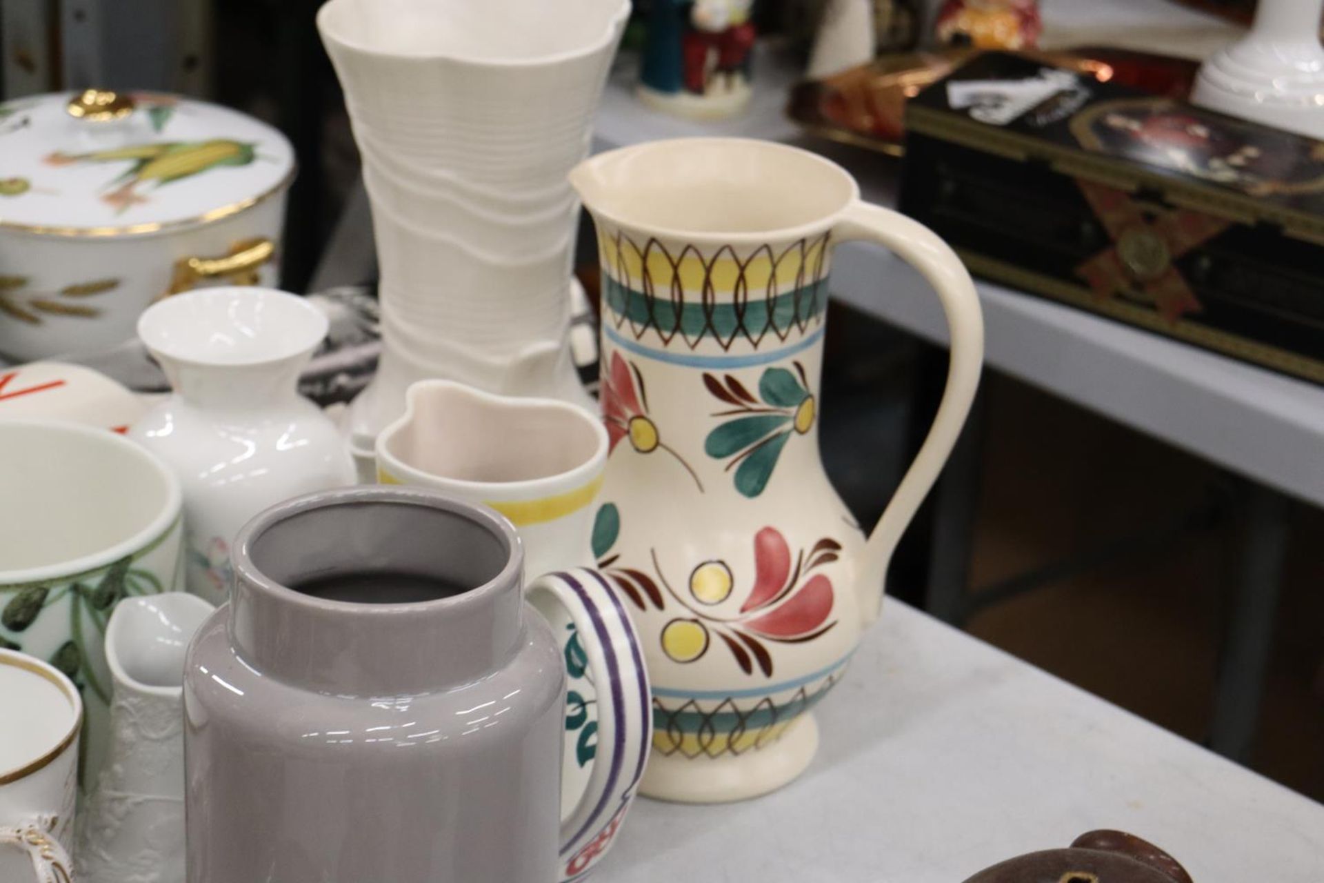 A QUANTITY OF CERAMICS TO INCLUDE PORTMERION JUGS, POOLE POTTERY, AYNSLEY LITTLE SWEETHEART, - Image 3 of 5