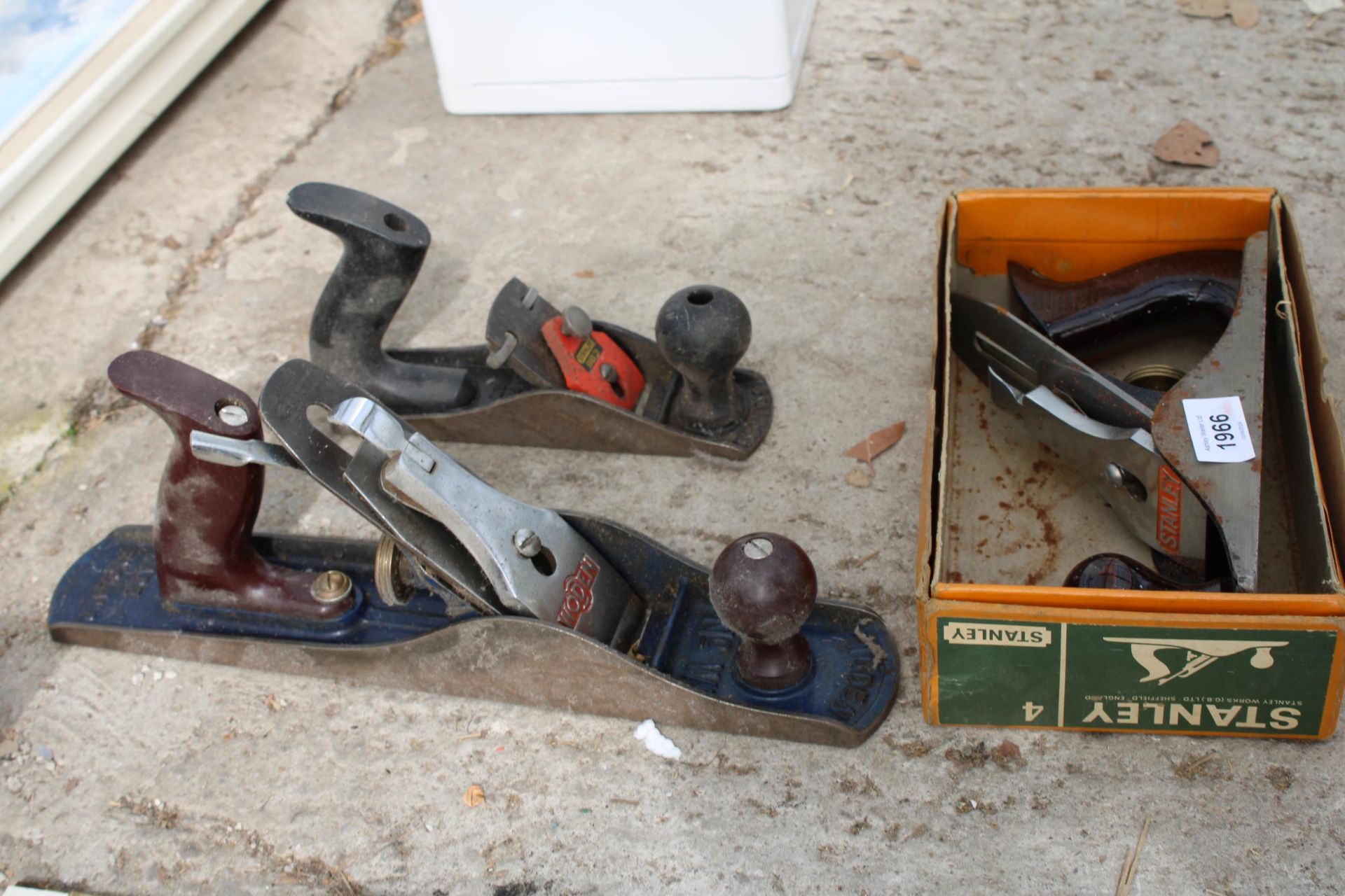 THREE VARIOUS WOOD PLANES TO INCLUDE A WODEN AND A STANLEY ETC - Image 2 of 2