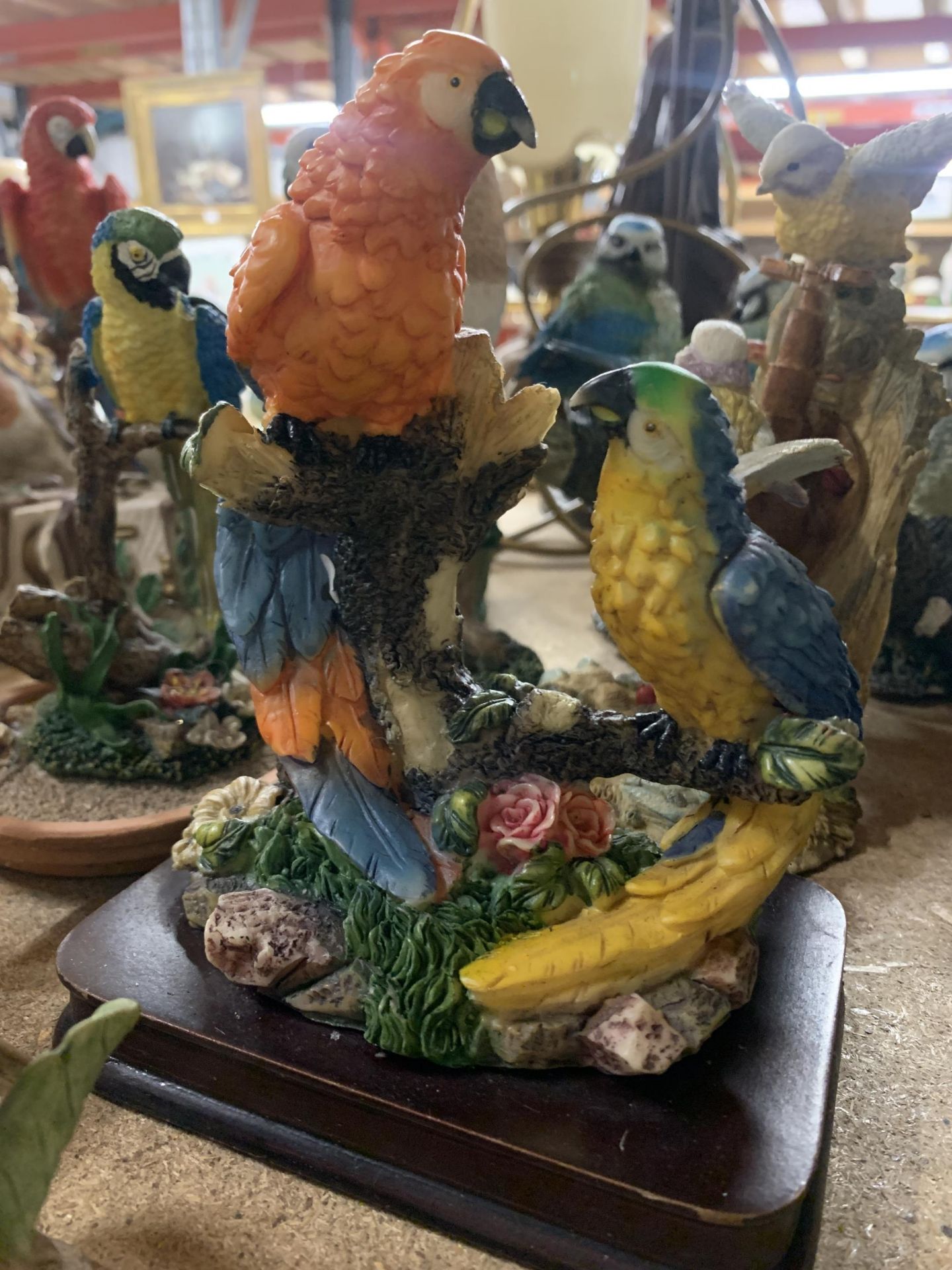 A LARGE LOT OF BIRD RELATED FIGURES TO INCLUDE BESWICK ETC (SOME A/F) - Bild 5 aus 5