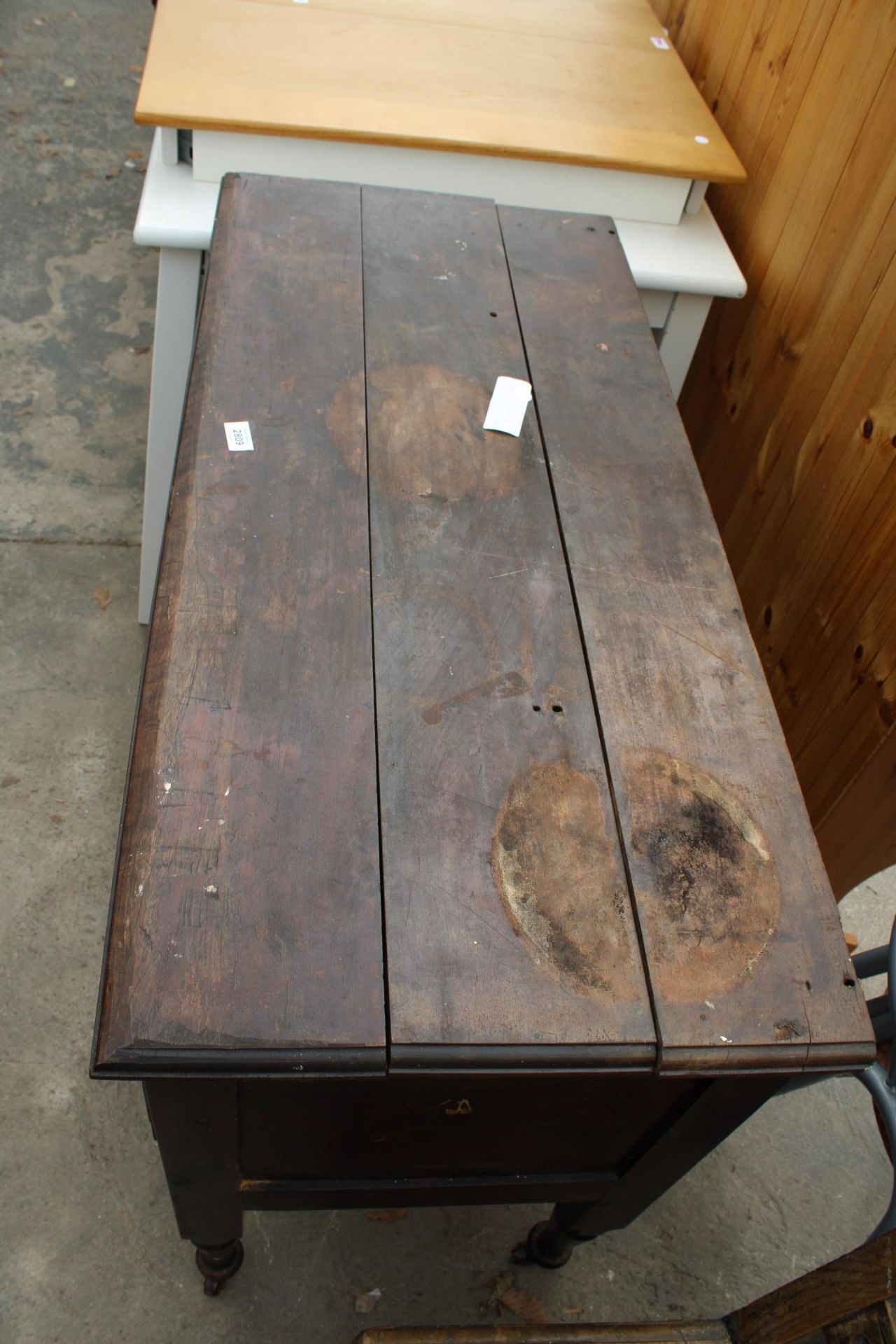 A LATE VICTORIAN CHEST OF TWO SHORT AND ONE LONG DRAWER, 42" WIDE - Image 4 of 4