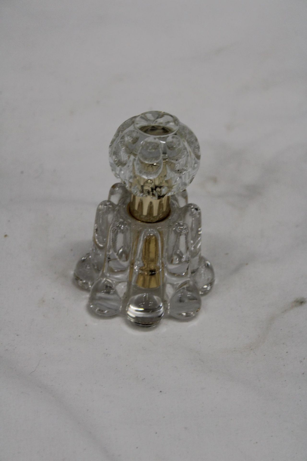 A GLASS SCENT BOTTLE, HEIGHT 10CM - Image 6 of 6