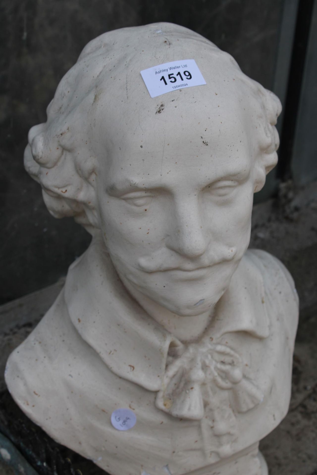 A PLASTER BUST OF A MALE FIGURE - Bild 2 aus 2