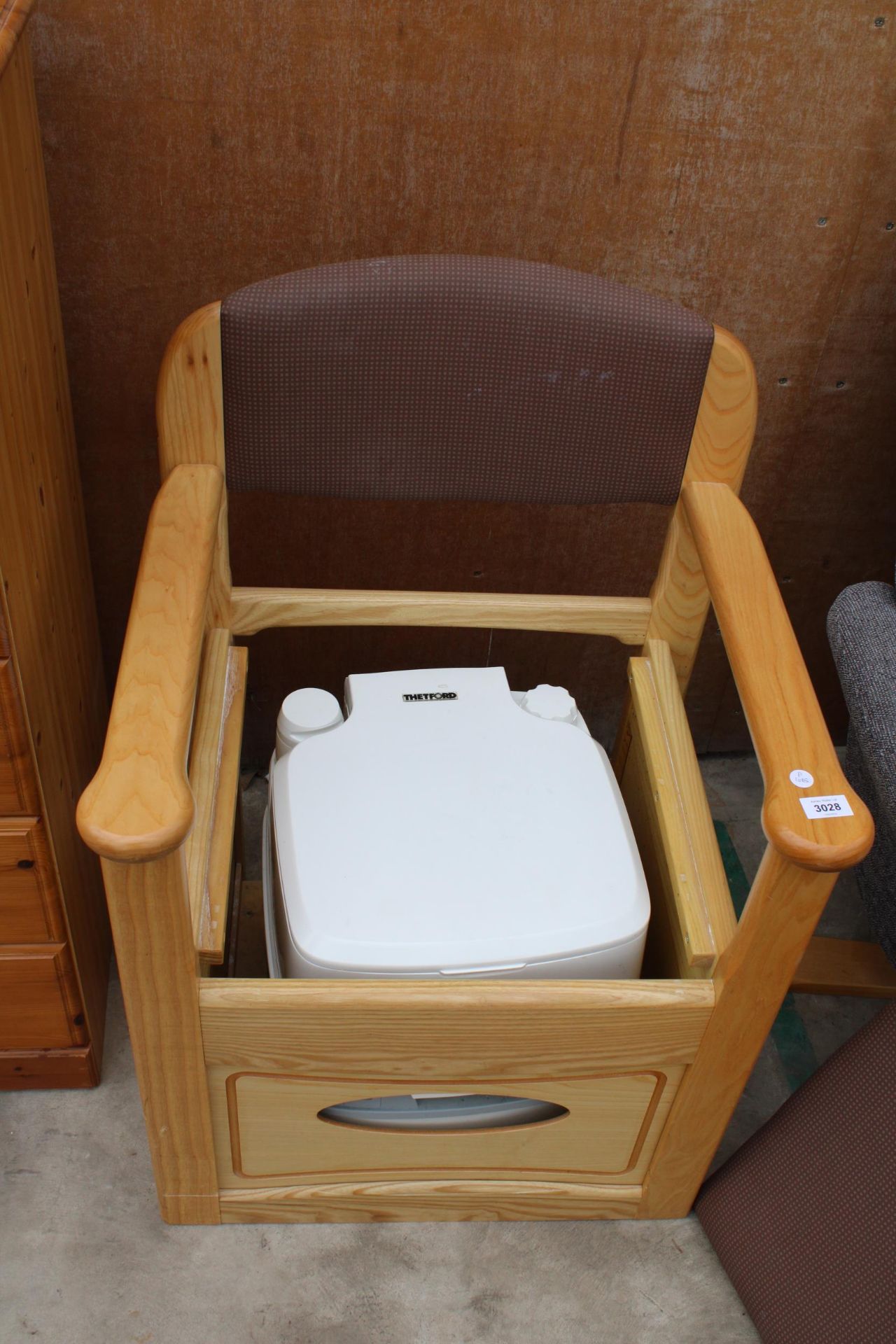 A GORDON ELLIS AND CO COMMODE CHAIR ENCLOSING PORTA POTTI QUBE - Bild 2 aus 4