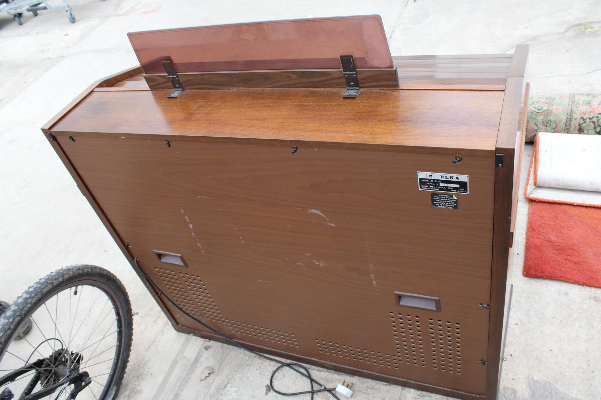 AN ELKA ELECTRIC ORGAN AND STOOL - Image 8 of 9