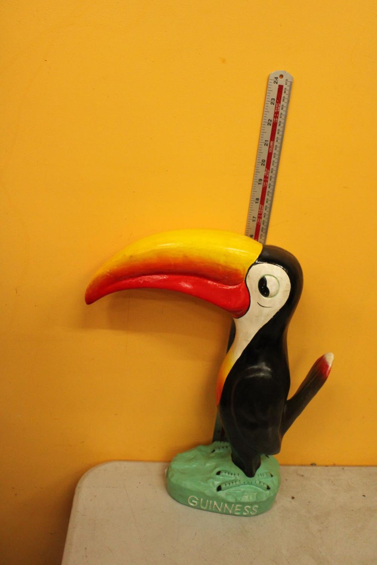 A LARGE GUINNESS ADVERTISING TOUCAN - Bild 4 aus 4