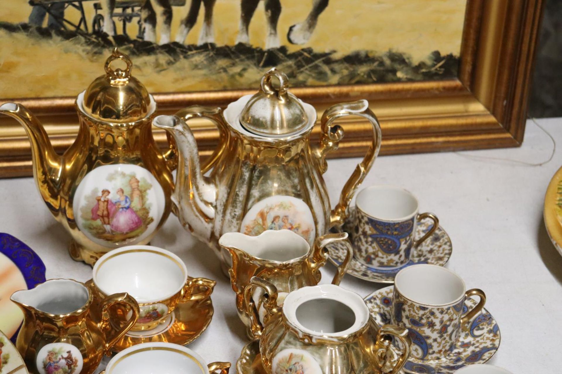 A QUANTITY OF VINTAGE TEAWARE TO INCLUDE GERMAN GILT WITH A CLASSICAL DESIGN, COFFEE POTS, SUGAR - Image 2 of 6