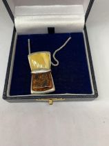 A SILVER AND AMBER NECKLACE IN A PRESENTATION BOX