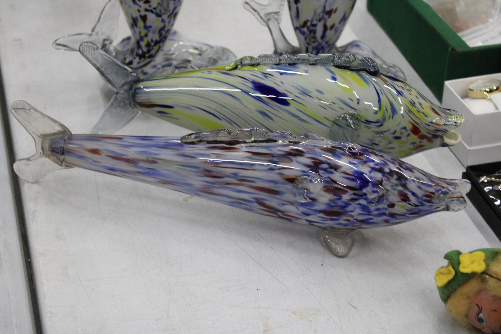 FOUR LARGE MURANO STYLE GLASS FISHES - Image 2 of 6