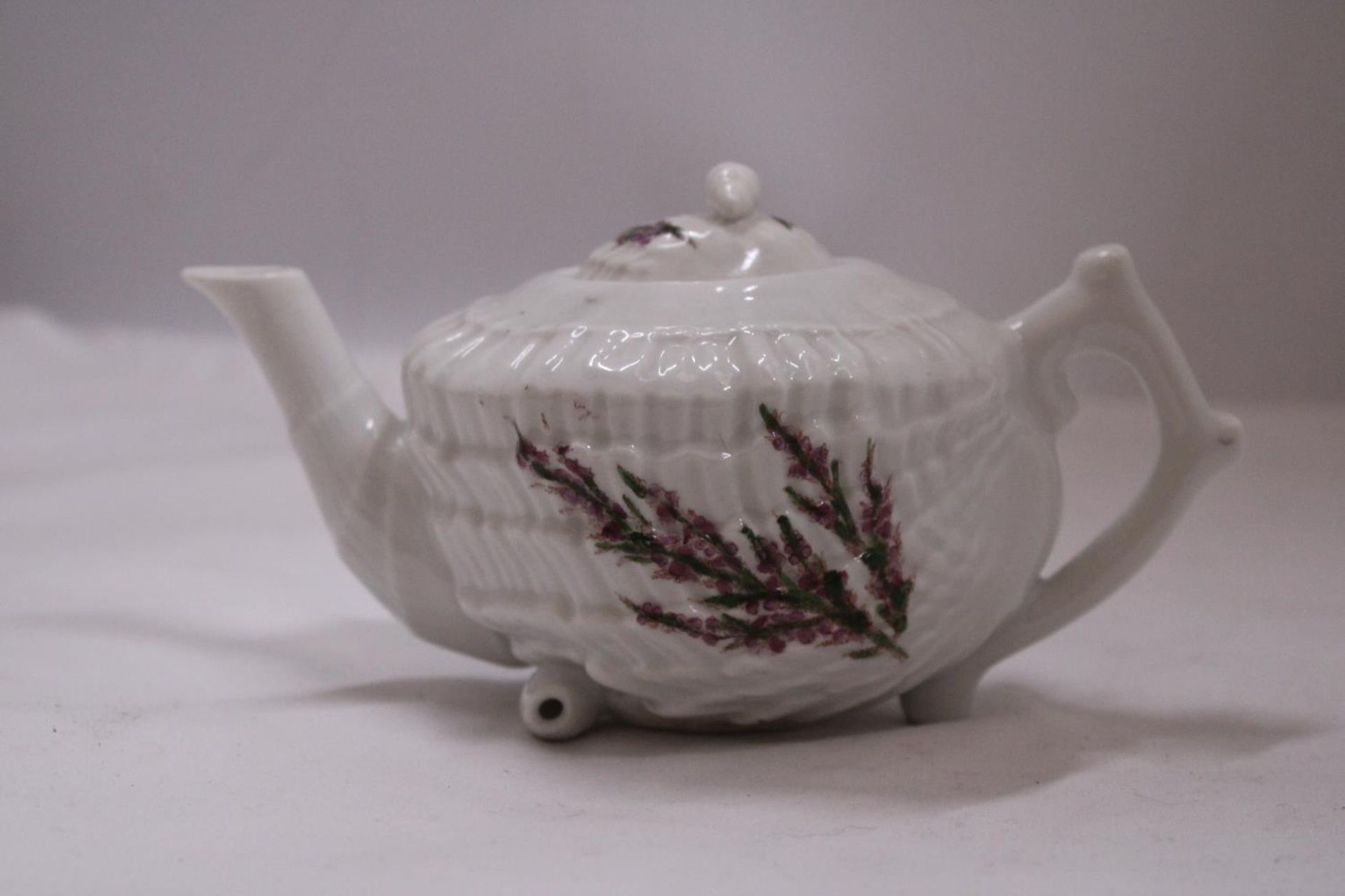 A BELLEEK SHELL DESIGN TEAPOT - Image 3 of 5