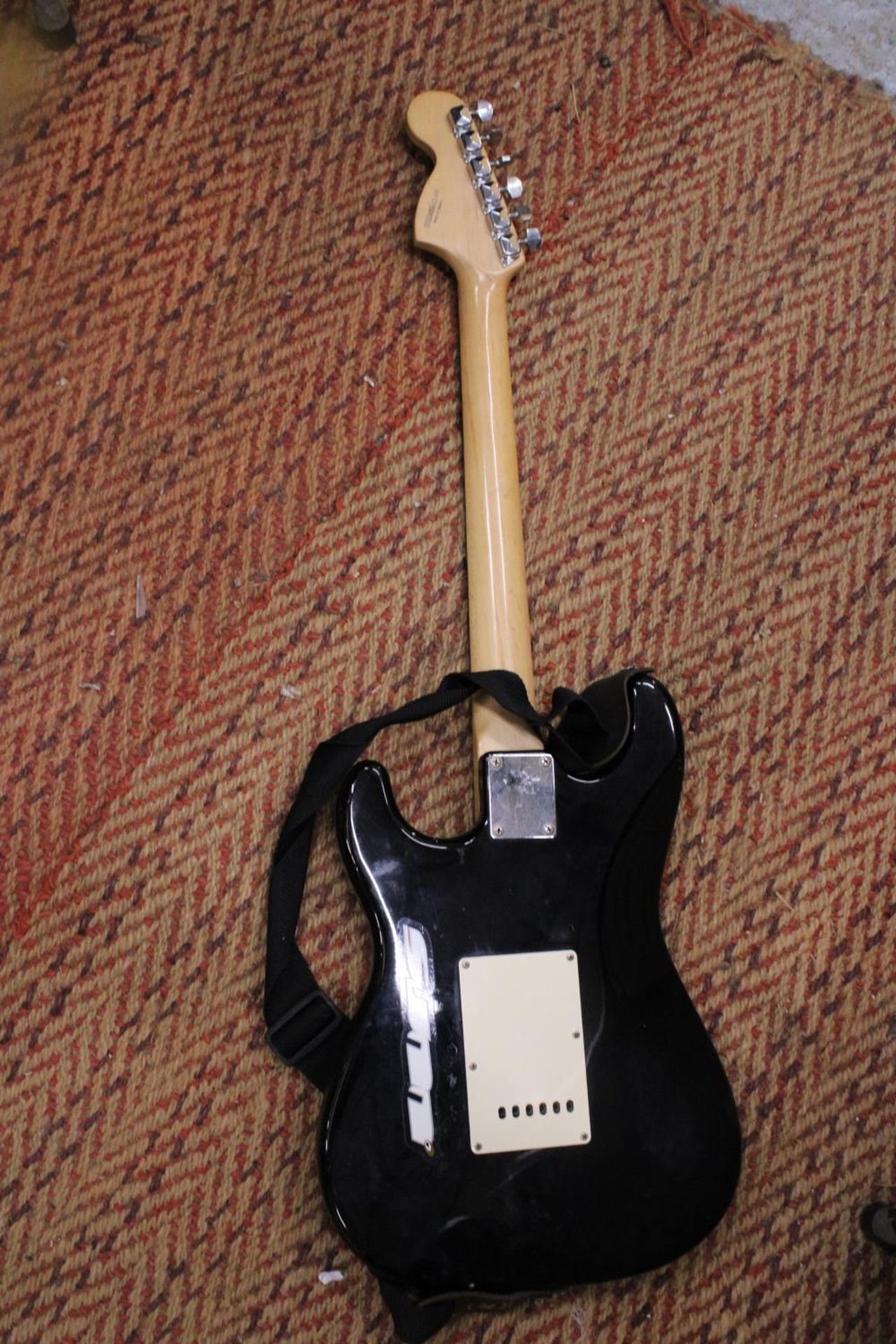 A SQUIER BLACK STRATOCASTER ELECTRIC GUITAR BY FENDER - Image 6 of 6