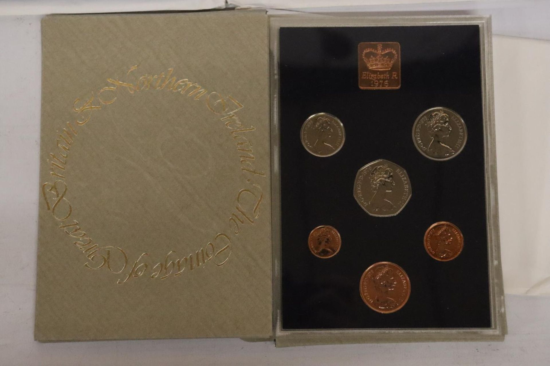 UK & NI 2 X ’76, 2 X ’77 AND 2 X ’78 YEAR PACKS OF COINS CONTAINED IN ENVELOPE - Bild 2 aus 4