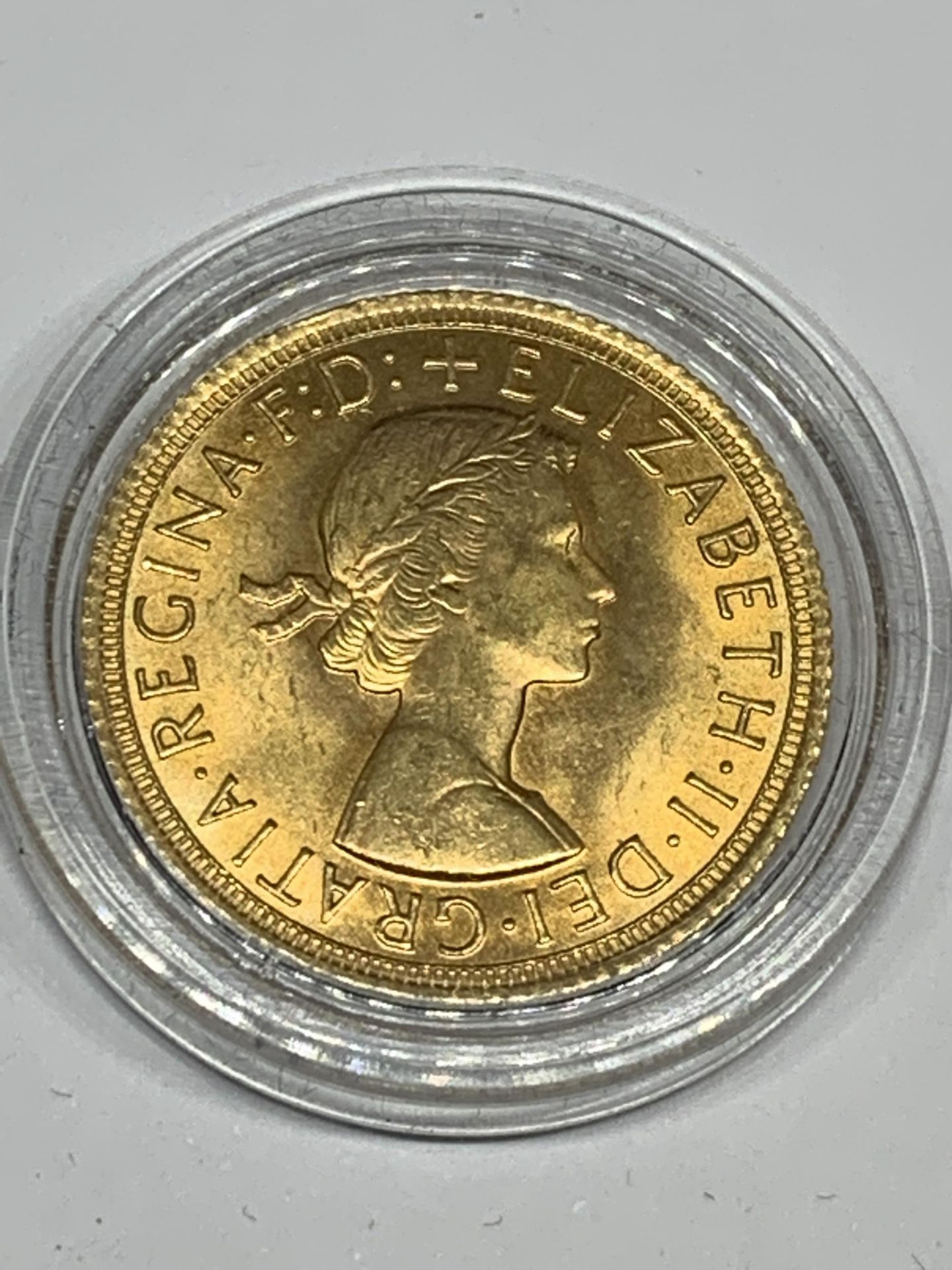 AN 1966 GOLD SOVEREIGN QUEEN ELIZABETH II YOUNG HEAD LONDON MINT - Image 2 of 2